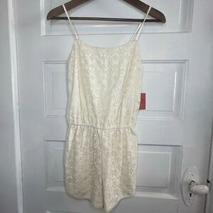 Massimo NWT’s Cream Lace Floral Romper w/ Adjustable Straps